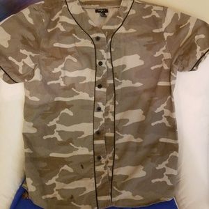 Camo baseball Jersey size Large